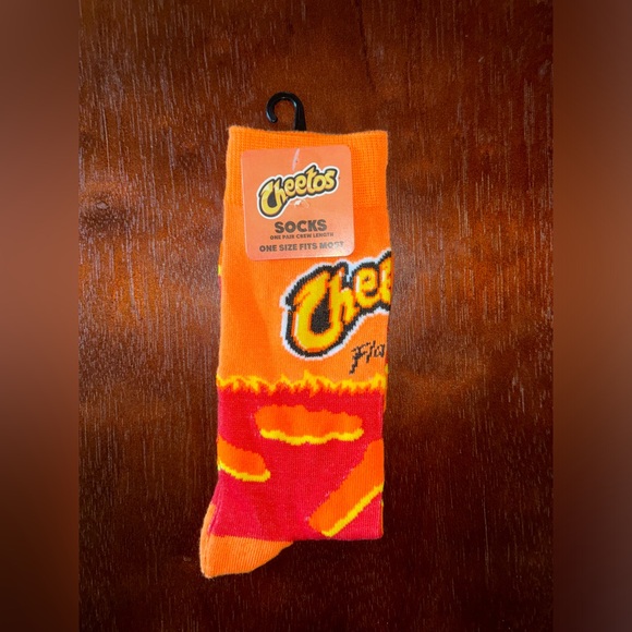 FLAMIN HOT CHEETOS NOVELTY CREW SOCKS NWT MEN’S SHOE SIZE 6-12 - Picture 1 of 2